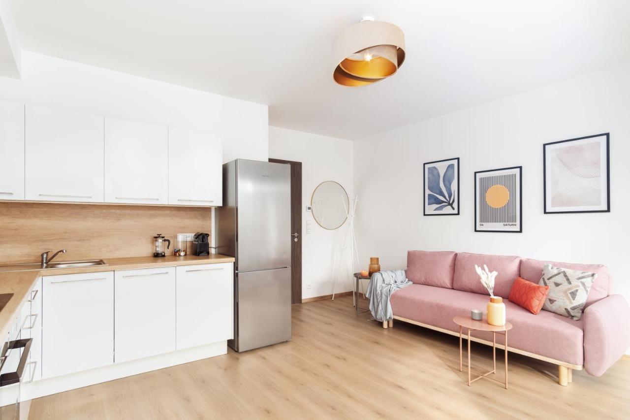 Days - Stylish W Balcony - Trendy Neighborhood Appartement *