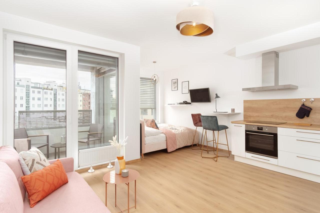 Days - Stylish W Balcony - Trendy Neighborhood Appartement